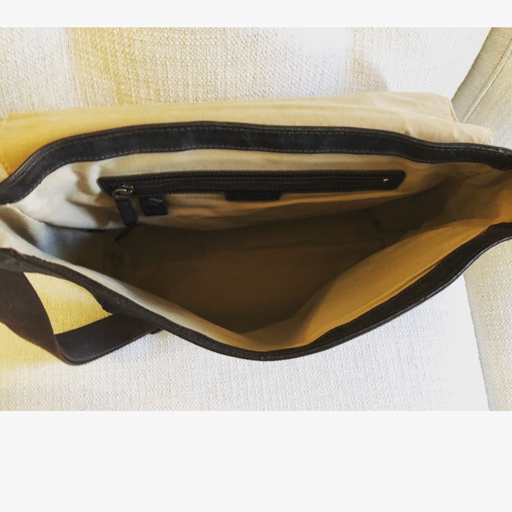 Men’s Banana Republic Leather Messenger Bag - Picture 3 of 8